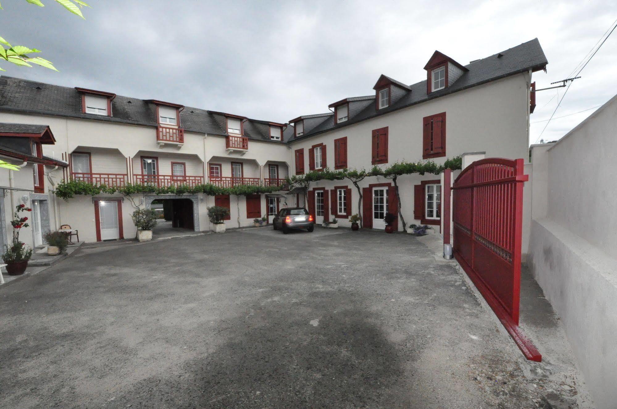 Le Clos Du 5 - Appart Hotel Bagneres Exterior foto